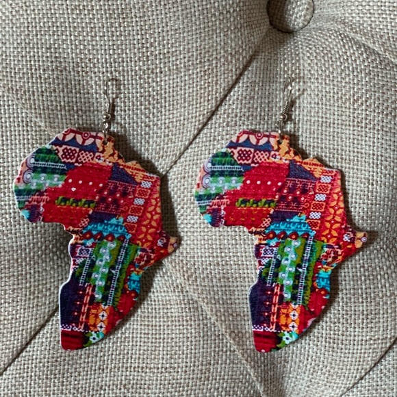 Handcrafted African Map Earrings - Picture 6 of 8